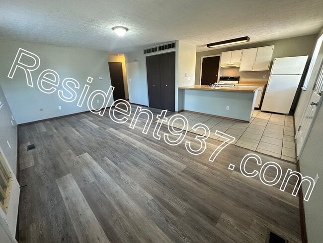 Building Photo - 2 Bed 1 Bath