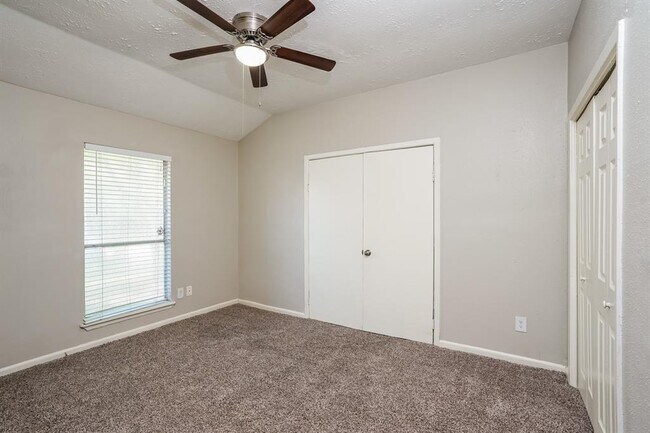Building Photo - 16950 Nicole Ln
