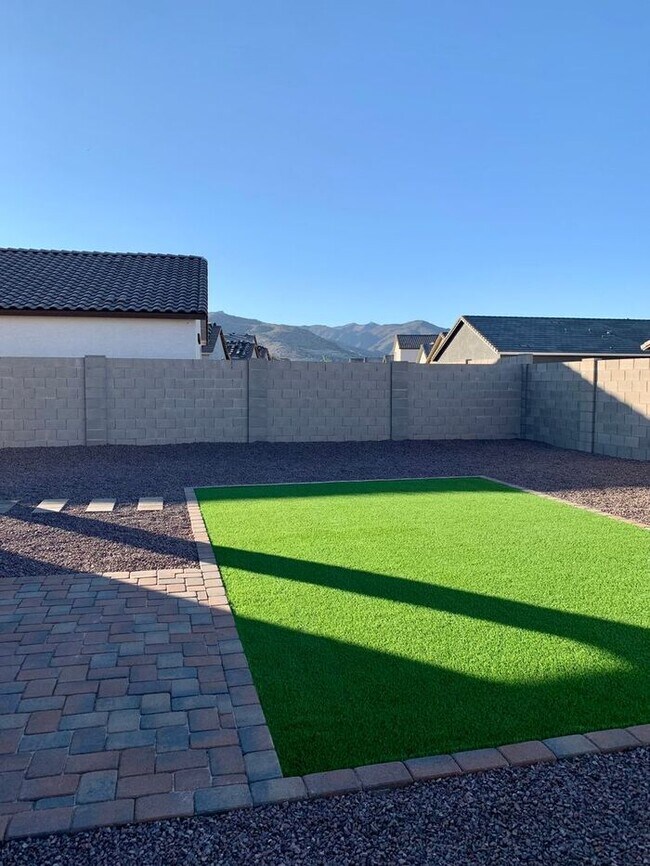 Building Photo - Home in Litchfield Park at Canyon Views! 5bd 3ba! Mountain Views!
