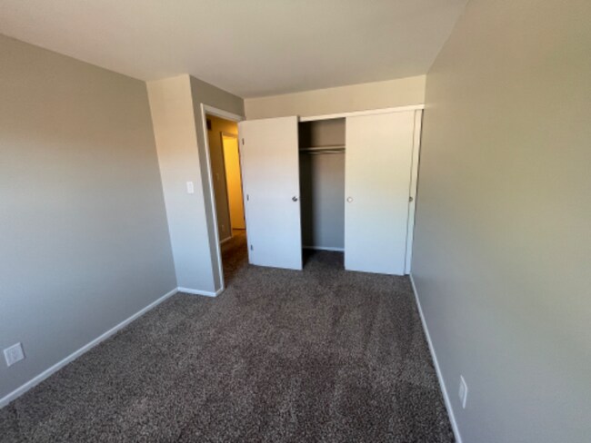 Building Photo - 2109 Wellington Ct