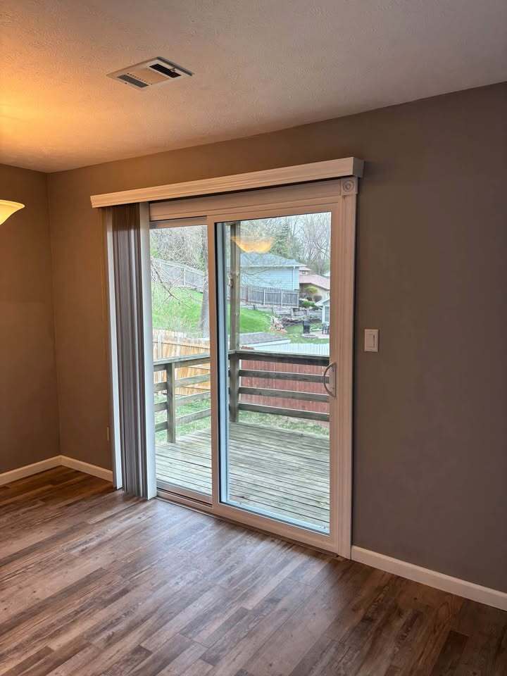 Building Photo - 4021 Glen Oaks Blvd
