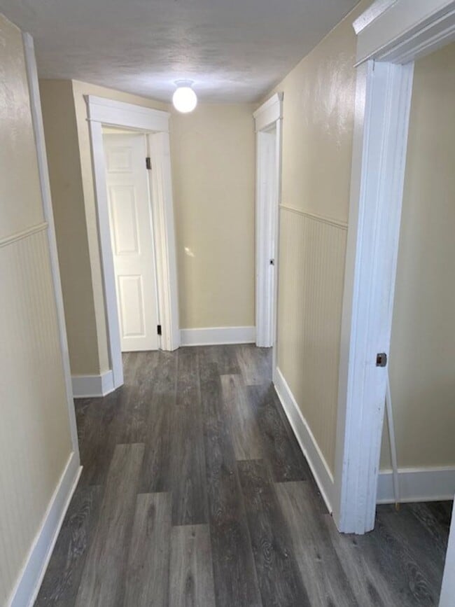 Building Photo - Spacious and beautifully remodeled 5 bed 2 bathroom home