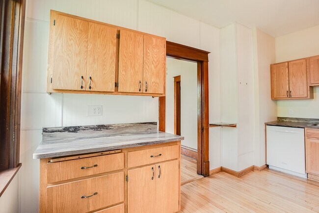 Building Photo - 1360 Dale St N