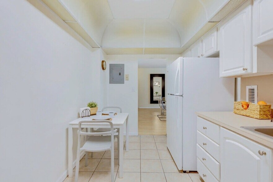 Building Photo - 3901 S Ocean Dr