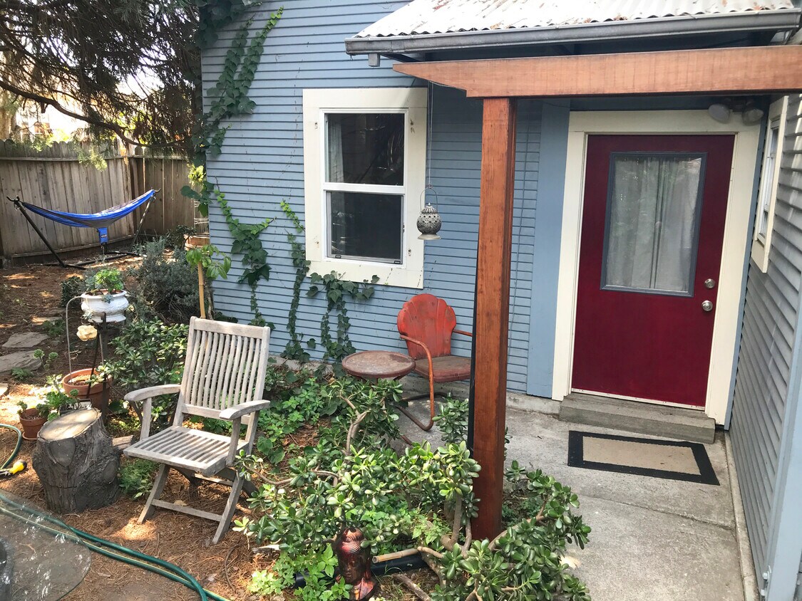 Primary Photo - 825 57th St