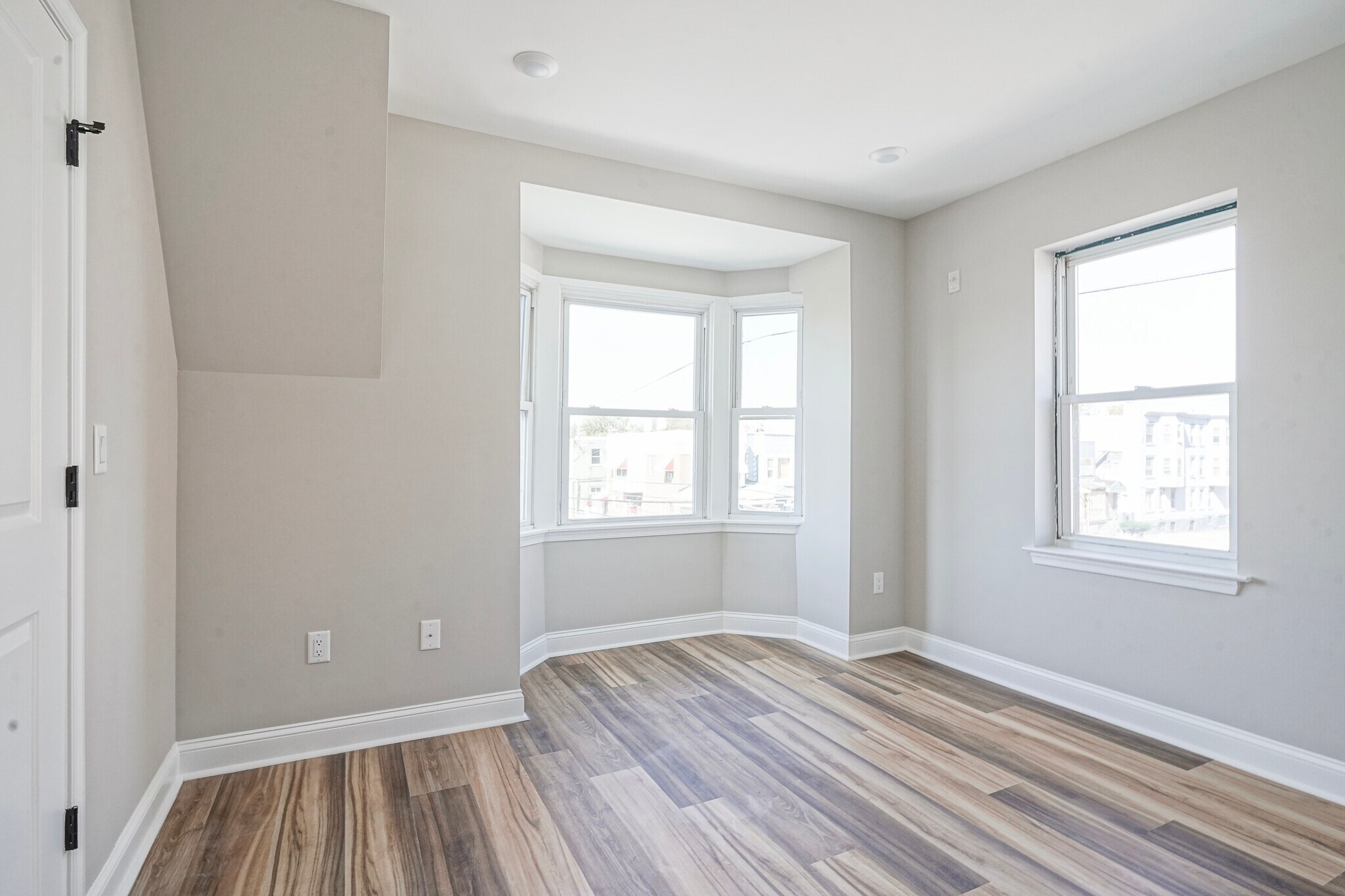 Building Photo - 133 S 57th St
