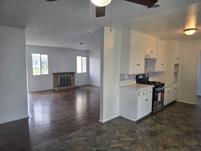 Primary Photo - Single Family Home in Anaheim for Rent