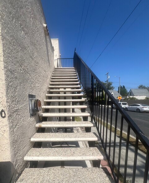 Building Photo - 800 N Mansfield Ave