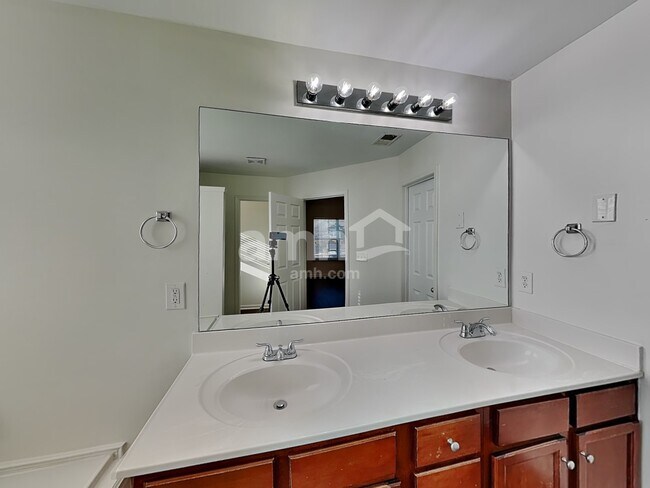 Building Photo - 4996 Amethyst Dr