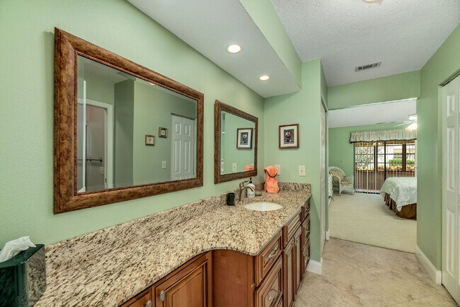 Building Photo - Fully furnished Beachside townhome