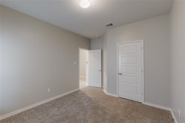 Building Photo - 949 Royal Ln