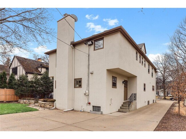 Building Photo - 4627 Bruce Ave