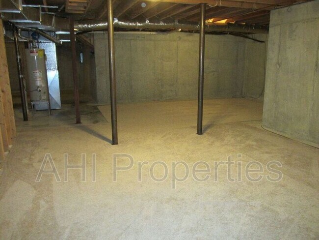 Building Photo - 6031 Rosemont Rd
