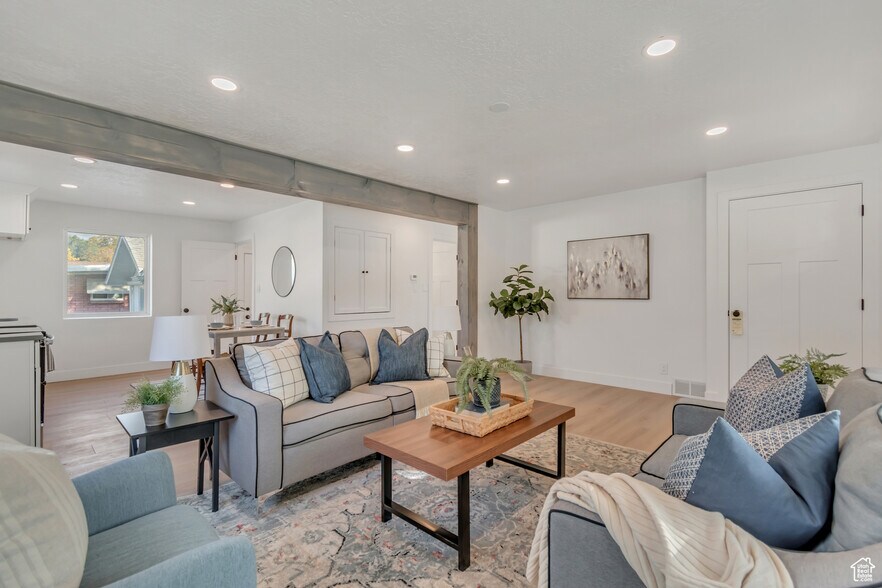 Building Photo - 396 N 100 E