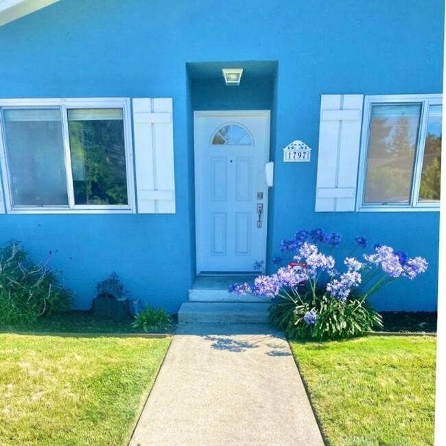 Primary Photo - Castro Valley 2 BD/1.5 BA, 2 Story Duplex,...