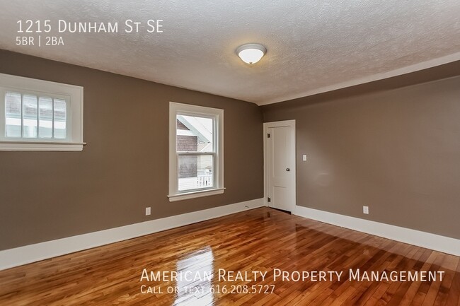 Building Photo - 1215 Dunham St SE