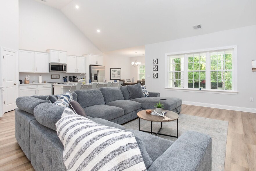 Building Photo - 279 Navigators Dr