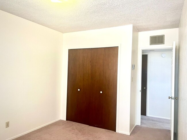 Building Photo - 5111 Paseo Las Palmas