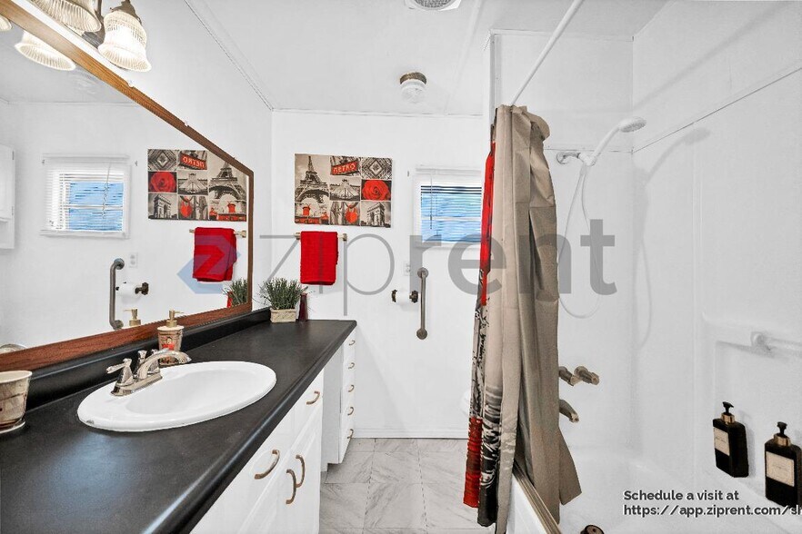 Building Photo - 69510 Parkside Dr