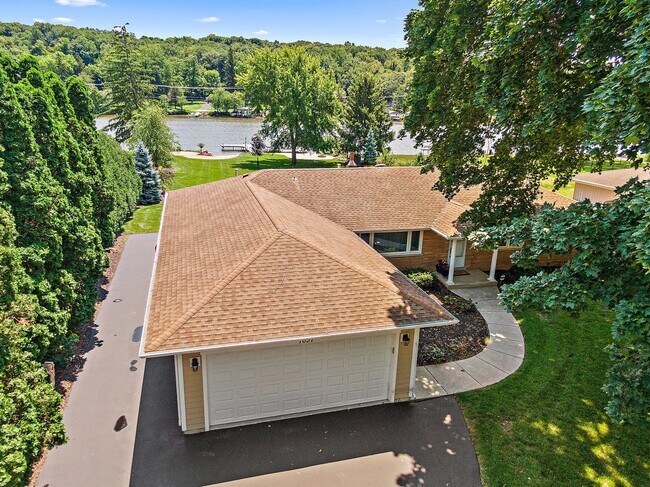 Building Photo - 1037 N Harrison St