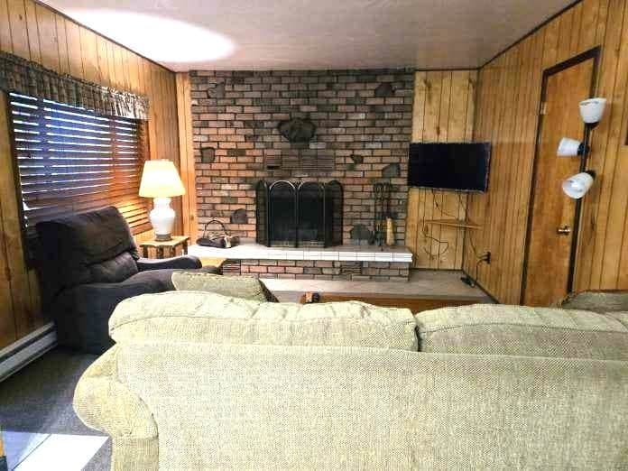 Cabin 1 Livingroom - 165 E White Mountain Blvd