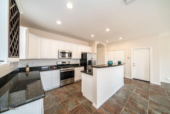 Building Photo - 1423 S Newberry Ln