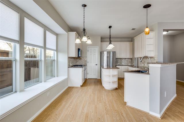 Building Photo - 300 Parkhurst Ln