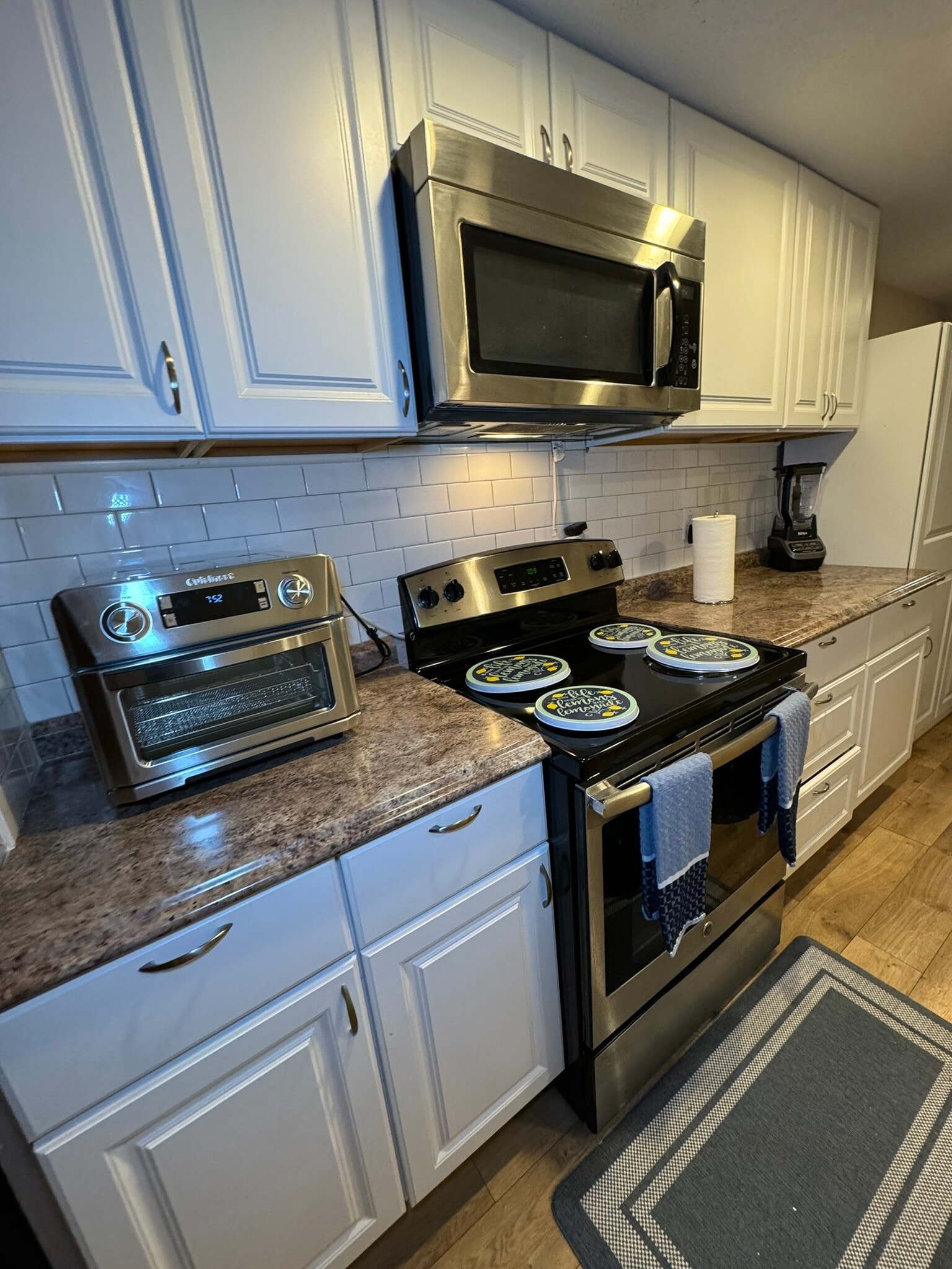 kitchen1 - 3104 W Wellesley Ave