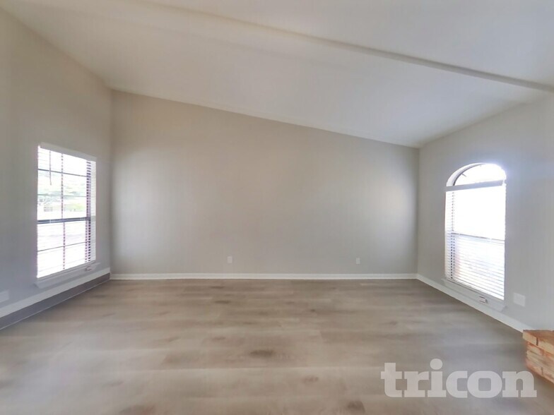 Building Photo - 414 Hemlock Dr