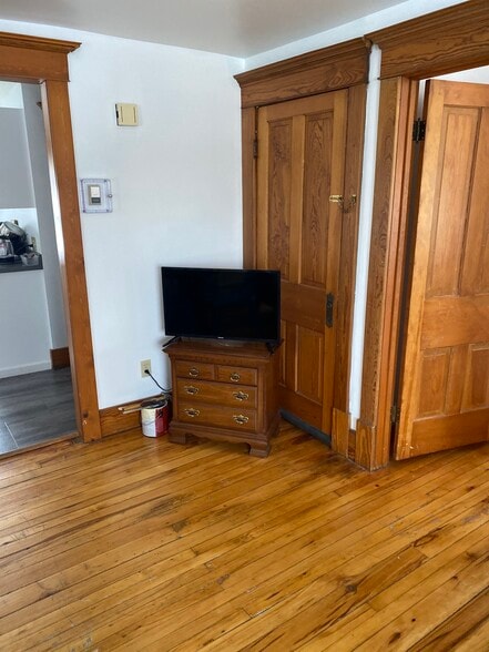 Living room - 112 Franklin Ave