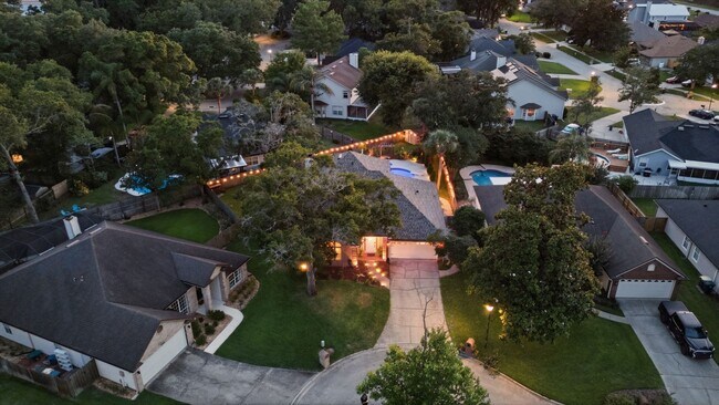 Building Photo - Pool Home