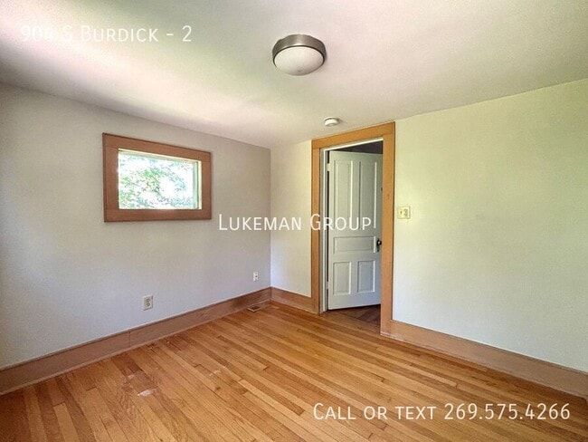 Building Photo - 904 S Burdick-2