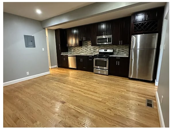 Building Photo - 1321 Orren St NE