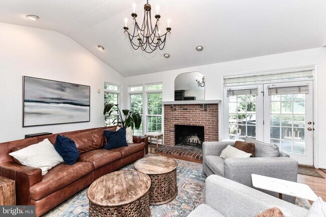 Building Photo - 641 Meade Dr SW