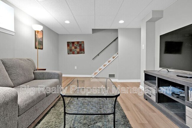 Building Photo - 268 Birch Dr