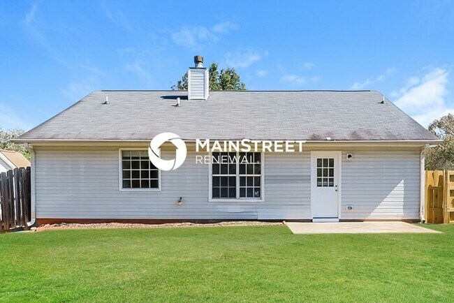 Building Photo - 3 Bedroom Pet-Friendly Home in Jonesboro, GA with Main Street Renewal