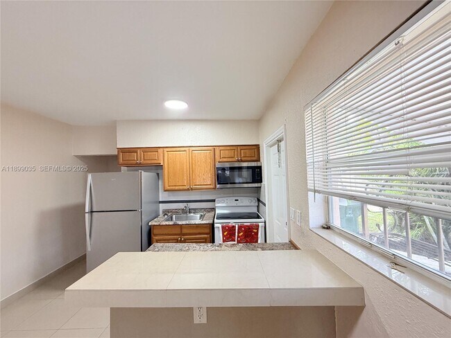 Building Photo - 326 NE 6th St