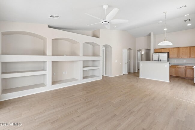 Building Photo - 1576 E Gabrilla Dr