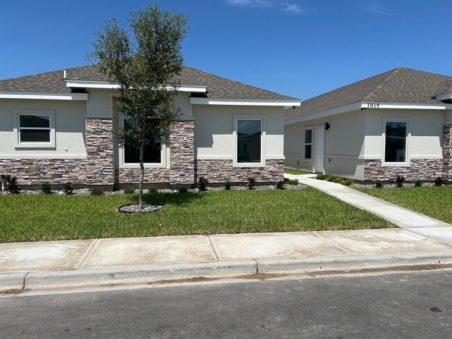 Primary Photo - 1019 N Clarence Ave