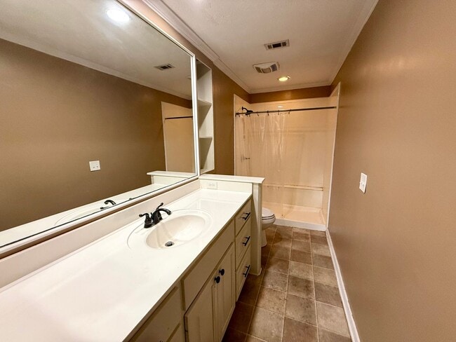 Building Photo - 3/2 Available for Rent in Madison!
