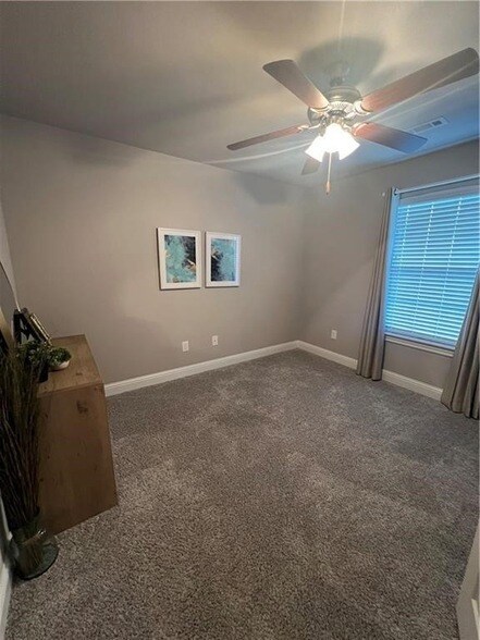 Building Photo - 2002 Price Ave