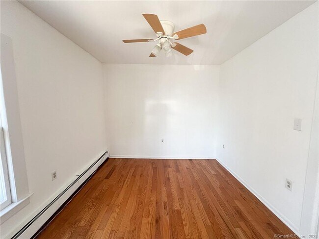 Building Photo - 12 Blackall Rd