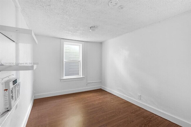 Building Photo - 176 NE 50th St