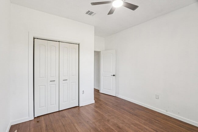 Building Photo - 385 Alta Vista Dr