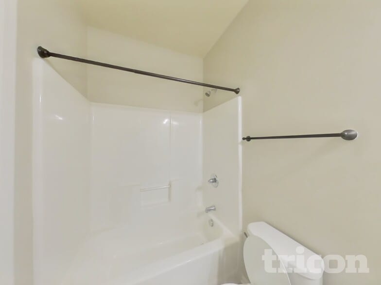 Building Photo - 744 Effendi Pl