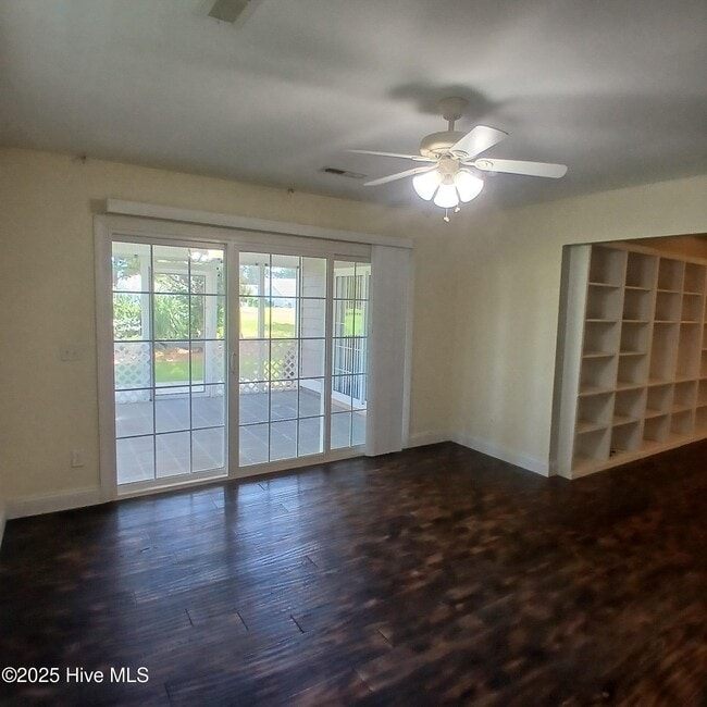 Building Photo - 4999 Glen Cove Dr SE
