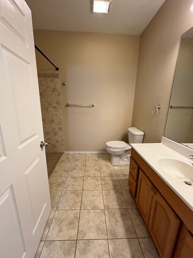 Building Photo - 2 Bedroom Townhome In Lennox, SD!!