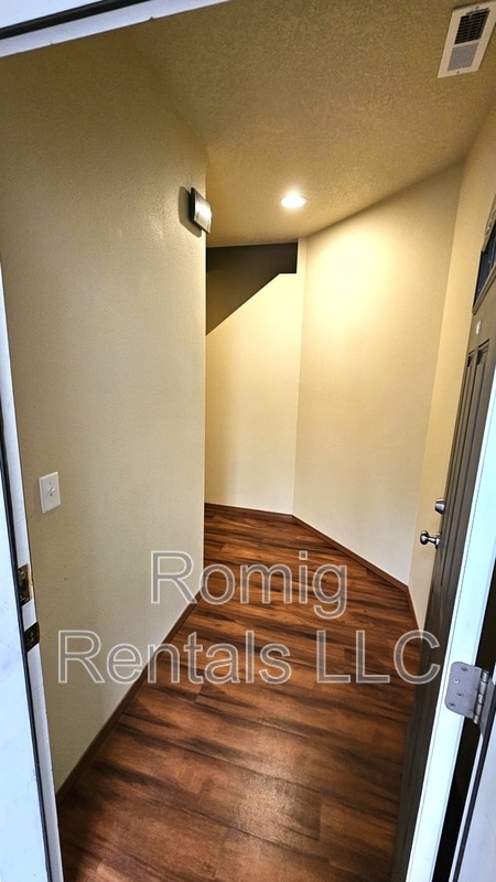 Building Photo - 3612 NE 81st Cir