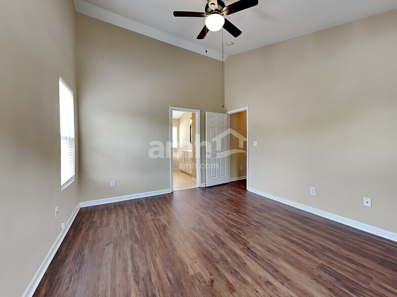 Building Photo - 547 Rockbridge Dr