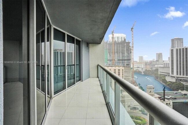 Building Photo - 475 Brickell Ave